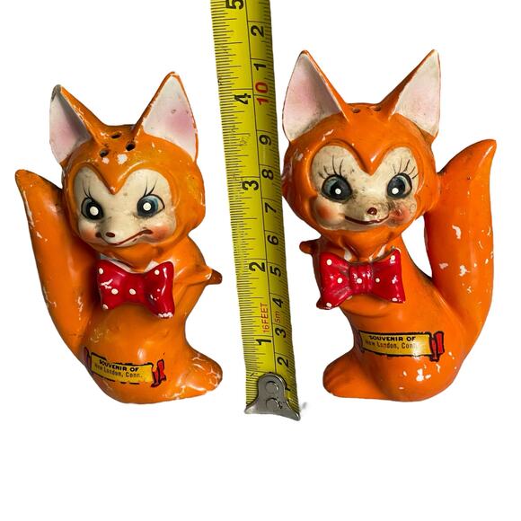 Vintage Elvin Anthropomorphic Fox Salt & Pepper Shakers Orange w/ Red Bow Tie - Picture 16 of 16